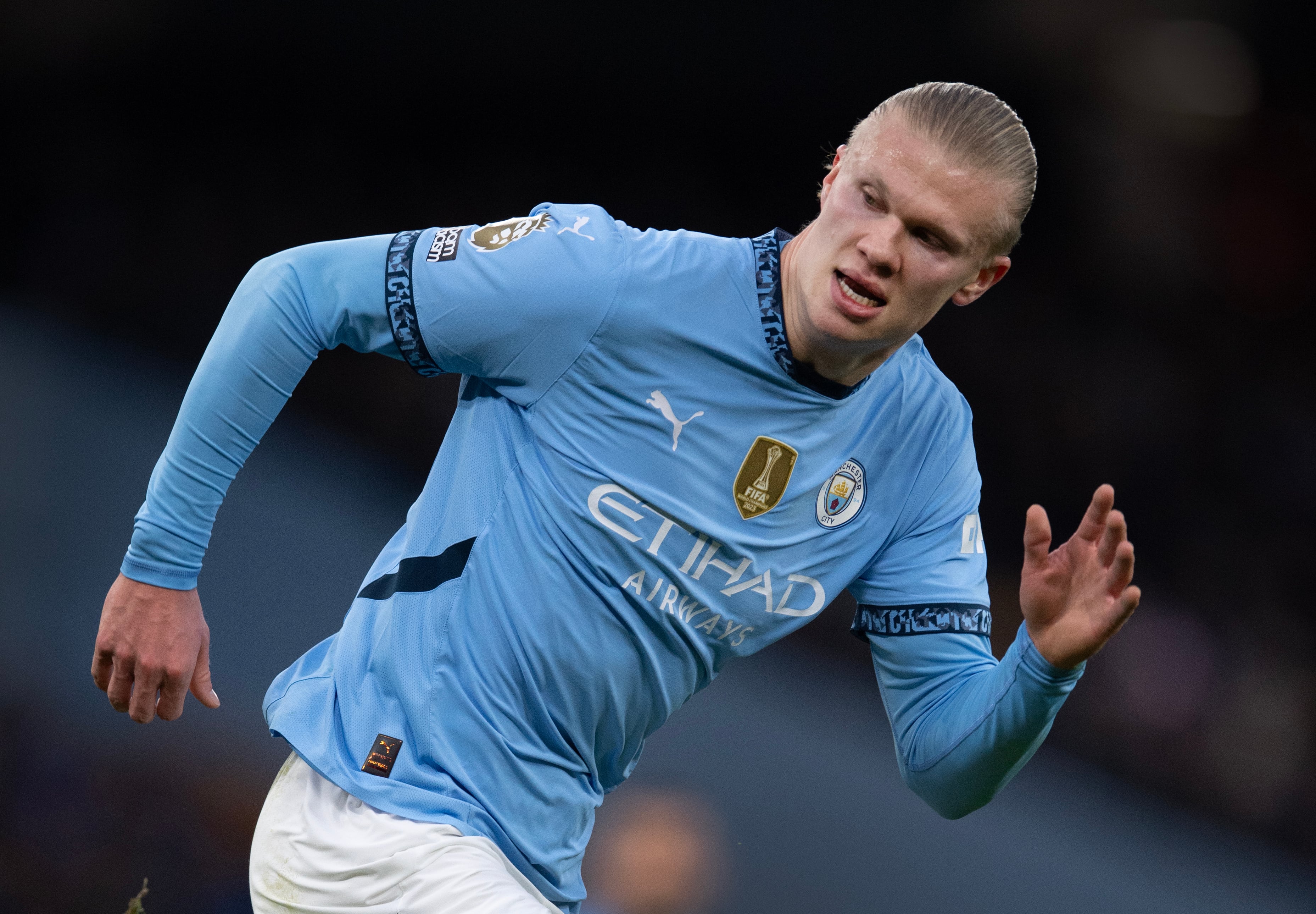 Erling Haaland juega un partido entre el Manchester City y el West Ham United