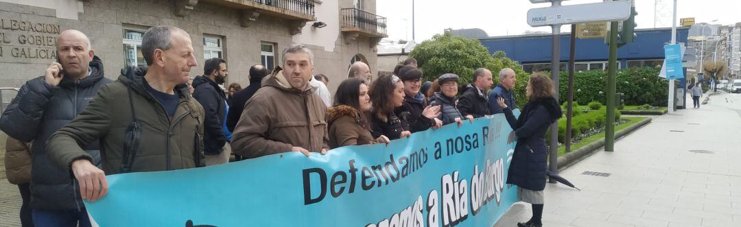Mariscadores de O Burgo se movillizan por el dragado de la ría de O Burgo