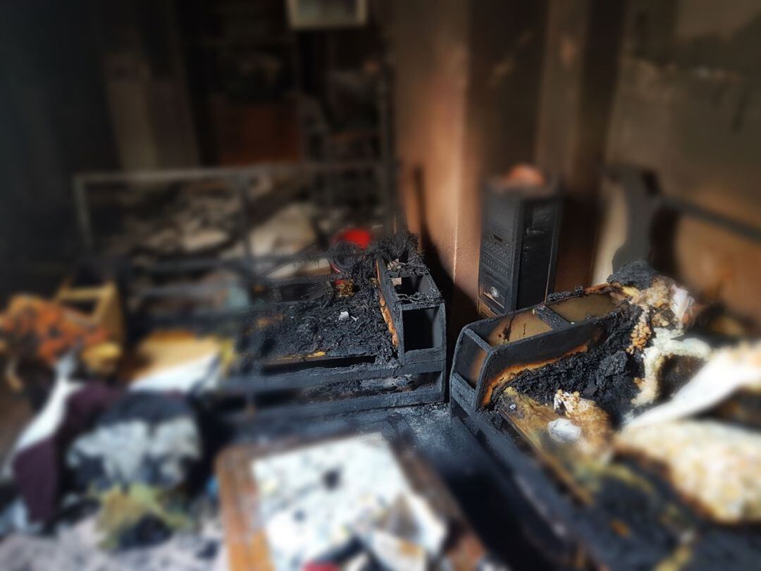 Incendio originado por un dispositivo electrónico