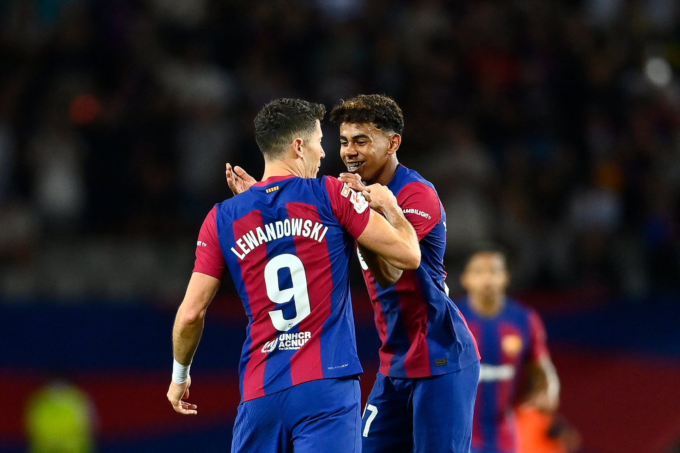 Lewandowski y Lamine Yamal celebran juntos uno de los goles del FC Barcelona en Liga. (Photo by Pau BARRENA / AFP) (Photo by PAU BARRENA/AFP via Getty Images)