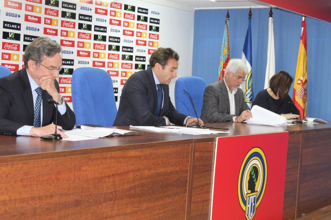 Junta Ordinaria de accionistas del Hércules CF, en la sala de prensa del Rico Pérez