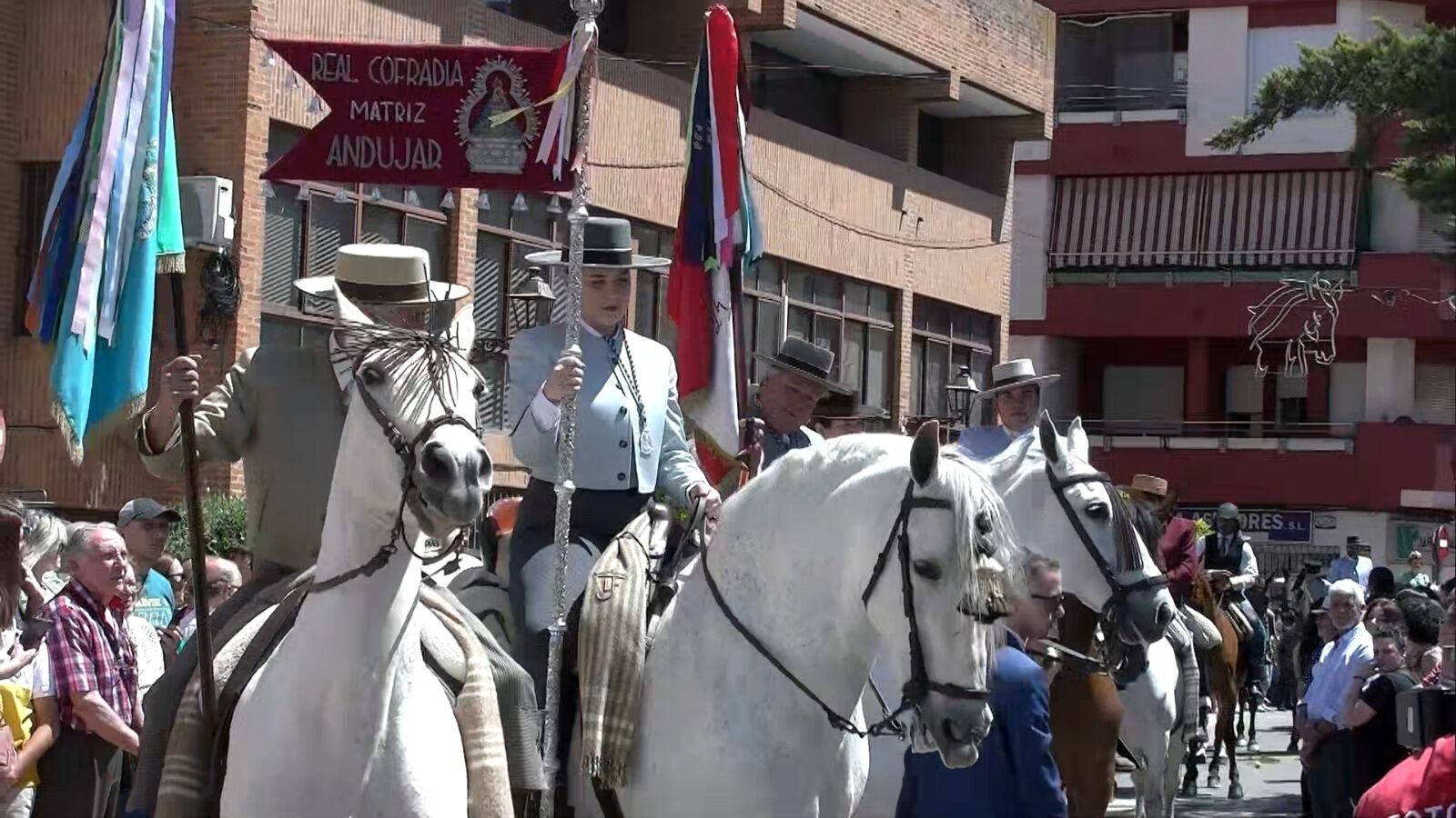 La Plaza de España acogió un año más la bendición del caballo romero