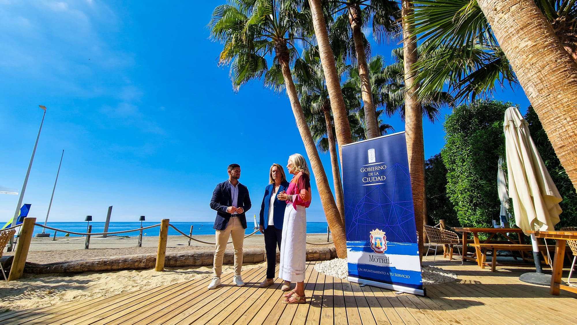 Balance turismo de la concejala del área, Mari Ángeles Escámez; la alcaldesa de Motril, Luisa García y el concejal de playas, Jose Peña