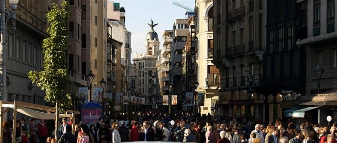 La calle Santiago de Valladolid, vista desde la Plaza de Zorrilla