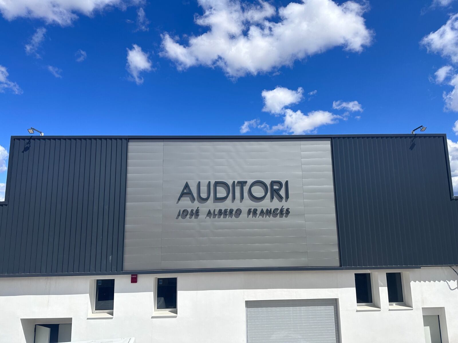 Fachada del auditorio