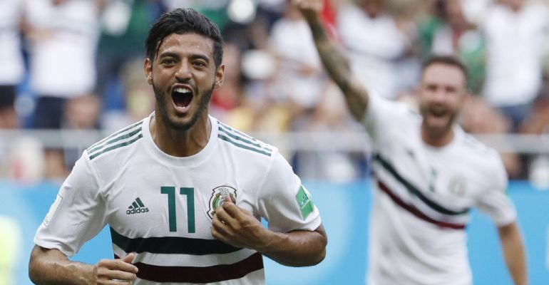 Carlos Vela celebra su gol ante Corea del Sur