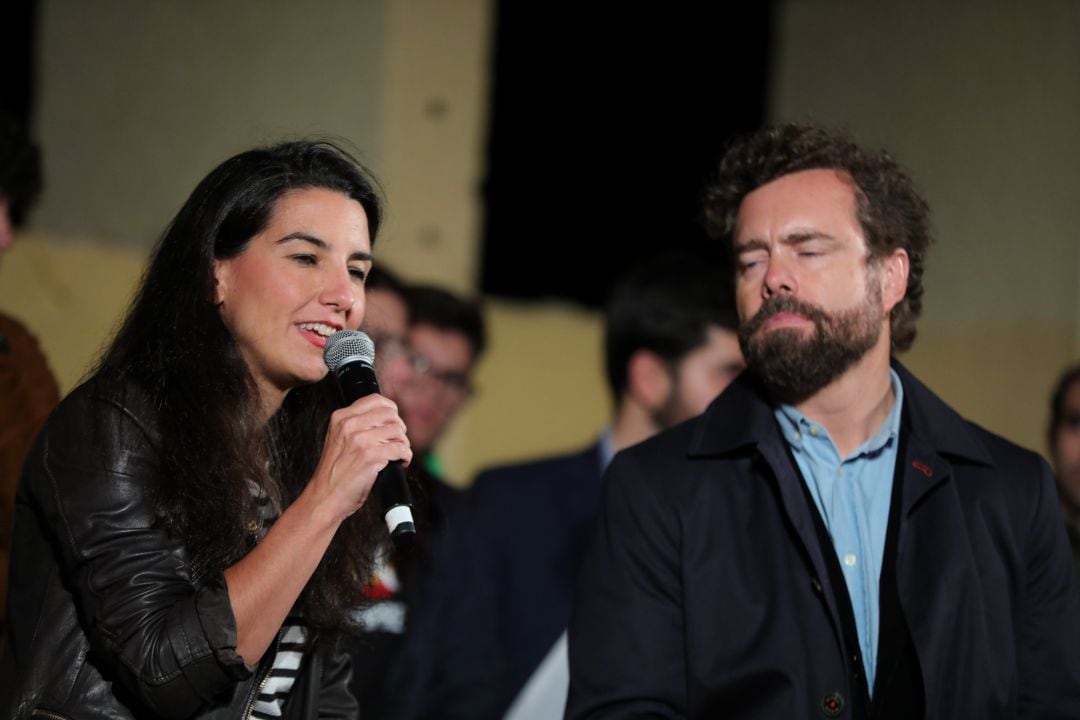 La portavoz de Vox en la Asamblea de Madrid, Rocío Monasterio, y el portavoz de Vox en el Congreso, Iván Espinosa de los Monteros, en un acto de Vox con jóvenes en Madrid.