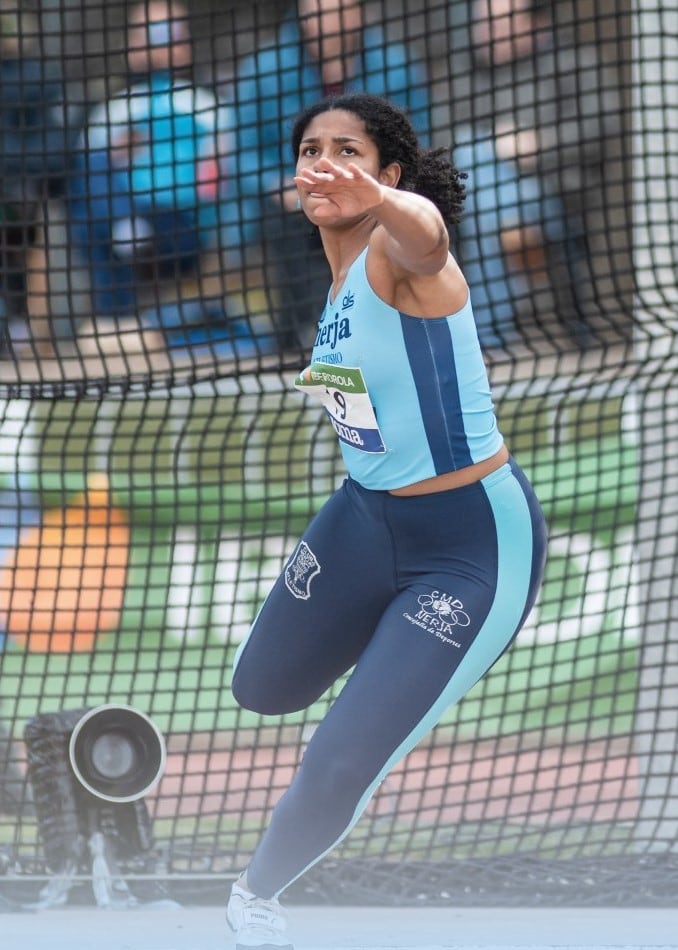 La atleta del Trops-Cueva de Nerja Naomey Ezenwa, récord de Andalucía de lanzamiento de disco