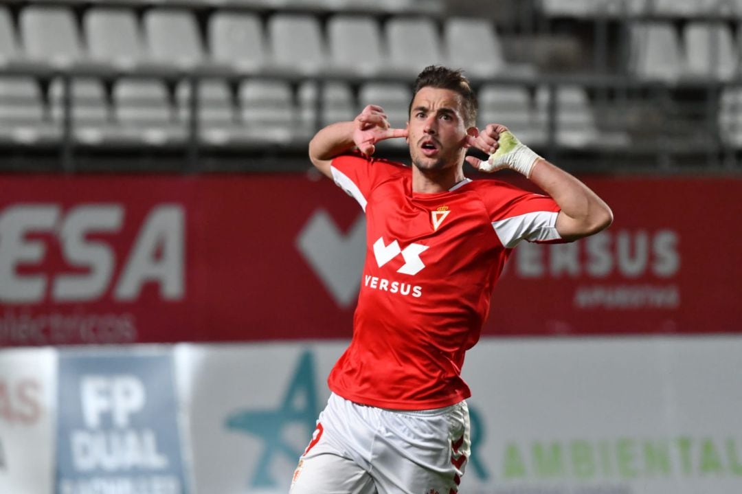 Chumbi celebra el gol de la victoria ante la Balompédica Linense