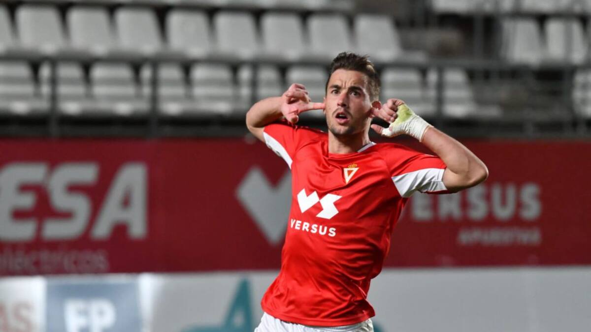 El Real Murcia compra con mucho sufrimiento el billete para la Copa del Rey