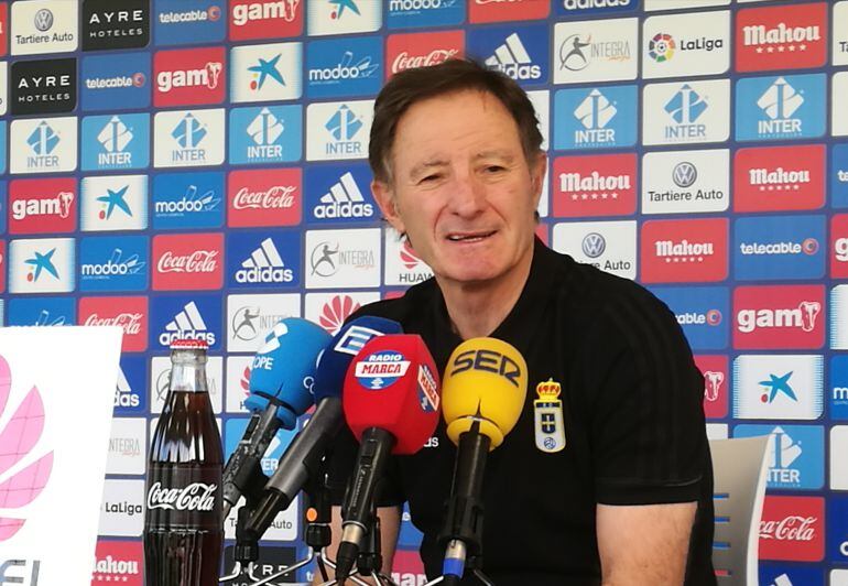 Juan Antonio Anquela durante una rueda de prensa en El Requexón.