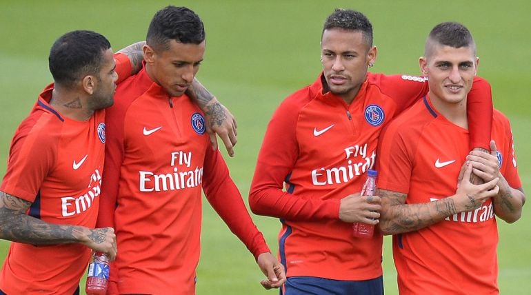 Dani Alves, Marquinhos, Neymar y Verratti, durante un entrenamiento del PSG