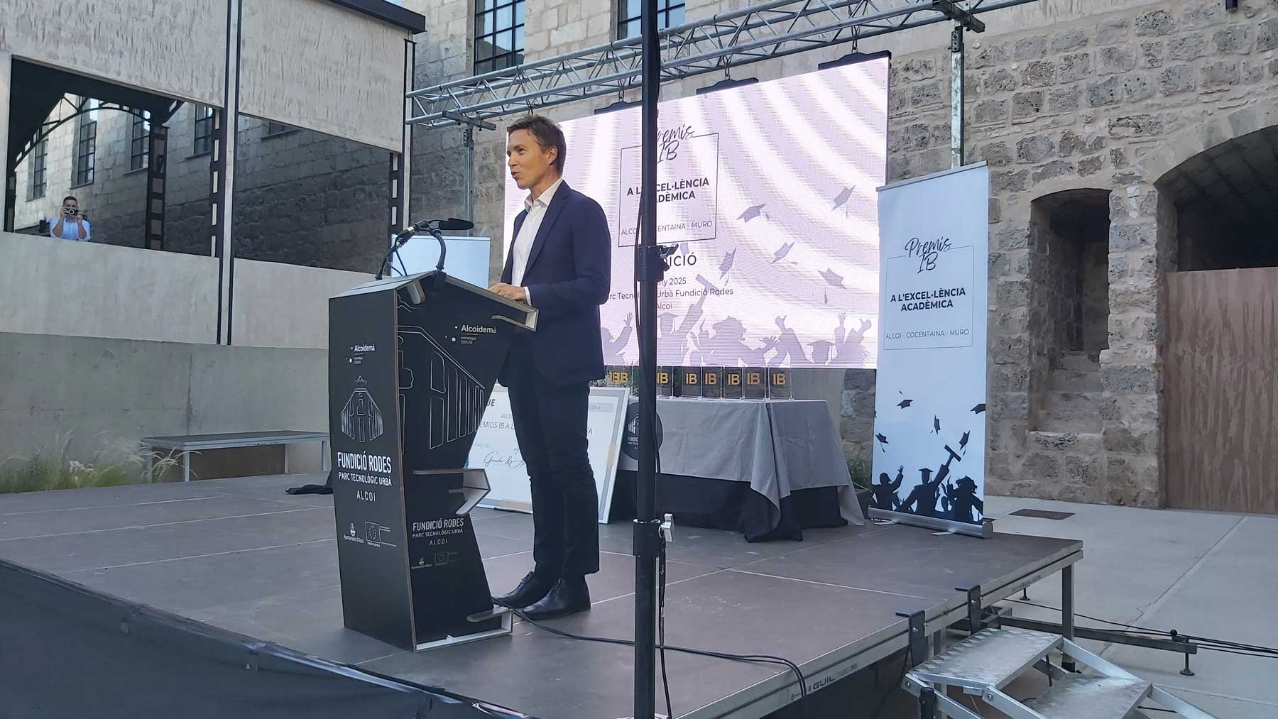 Iñaki Berenguer durante su intervención en el inicio de la entrega de los Premios IB