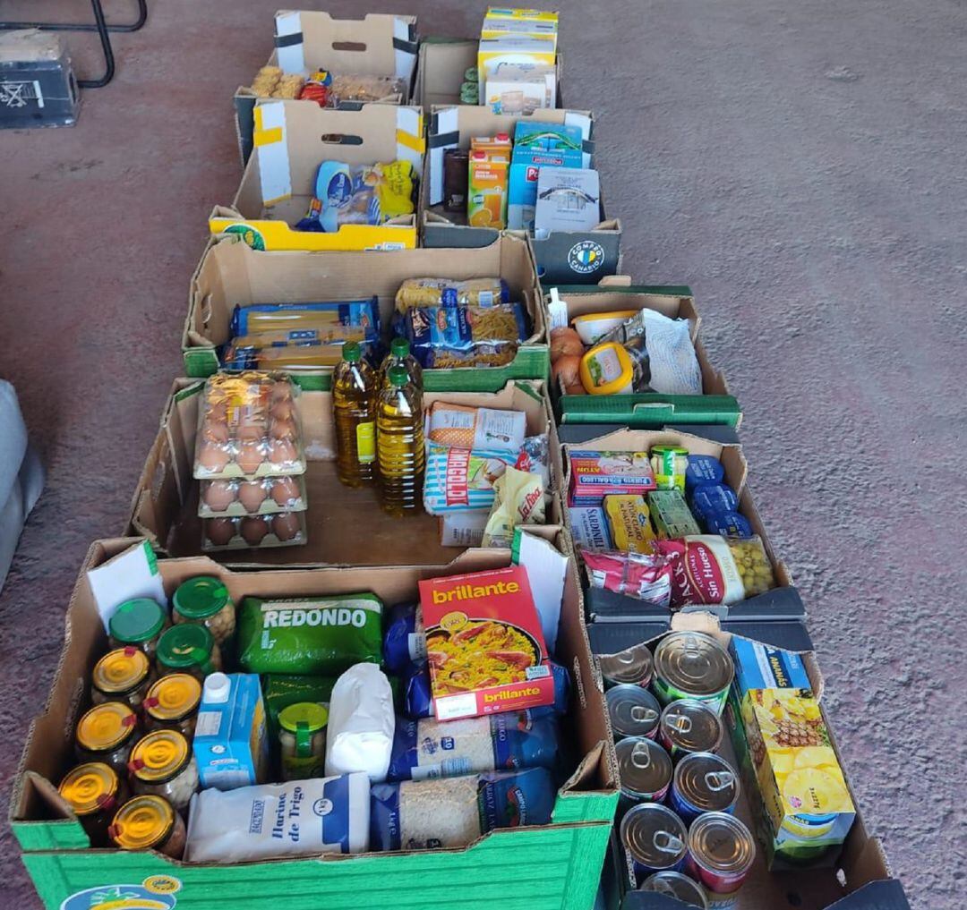 Parte de los alimentos entregados a EMERLAN tras el SOS.