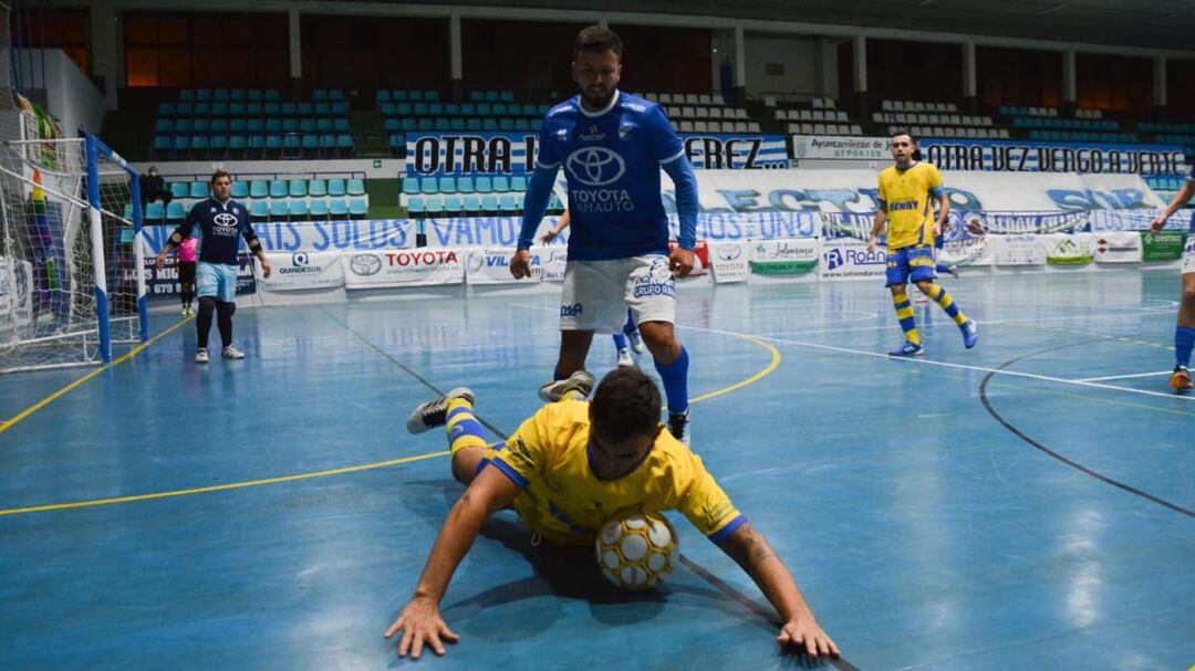Jorge Mera se estrenó en el derbi el sábado en el Ruiz-Mateos