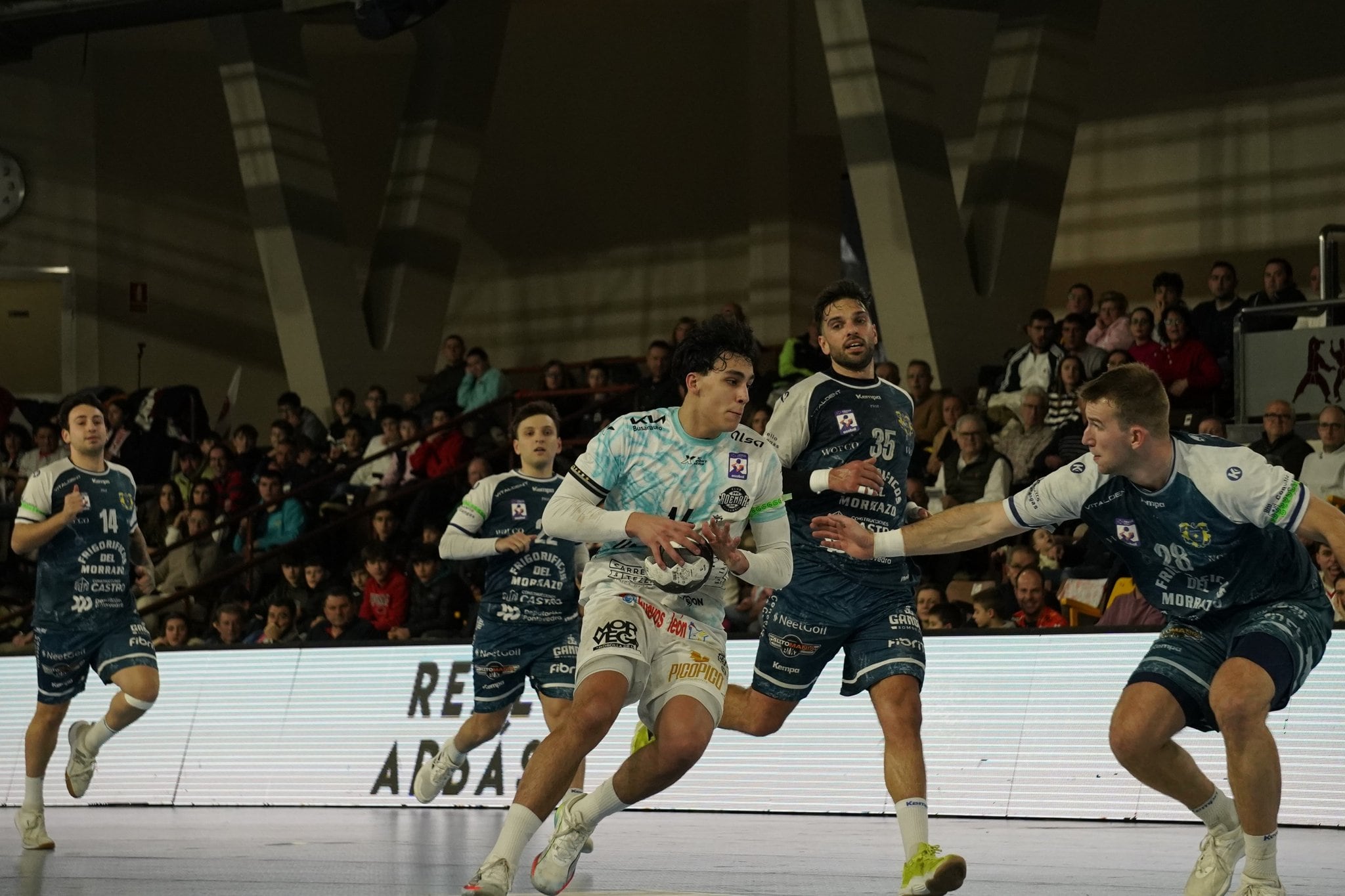 El Ademar recibe el sábado a Bidasoa.