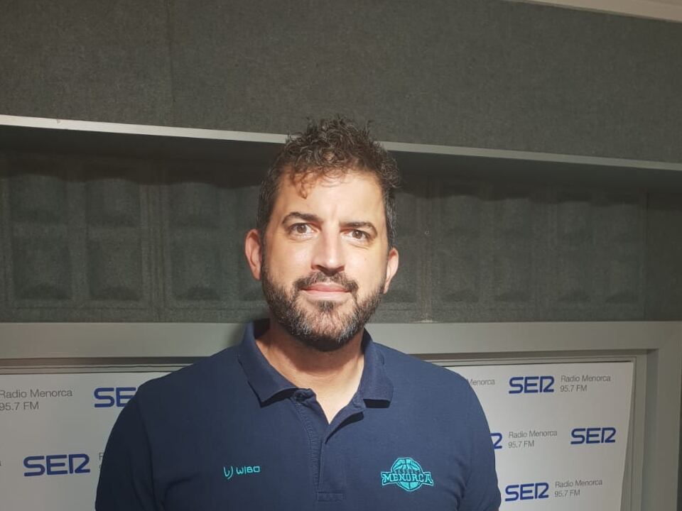 Seguirà com entrenador de l'Hestia Menorca tres temporades més.