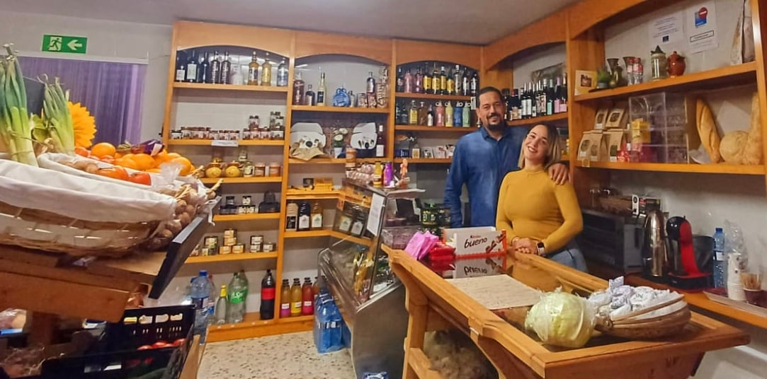 Verónica Fernández en su tienda de Las Majadas (Cuenca).