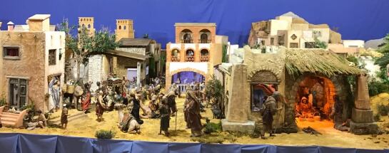 Vista panorámica del belén instalado en el Salón de Cristal del Consistorio