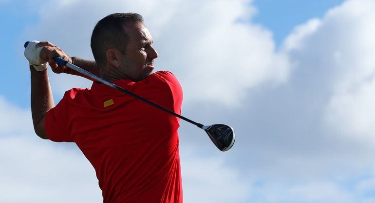 Sergio García golpea en la primera jornada de golf.