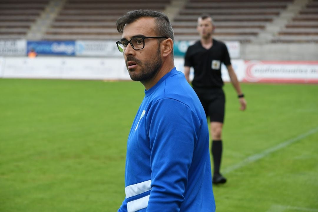 Yago Iglesias, durante el transcurso del partido del Compos contra el Fabril