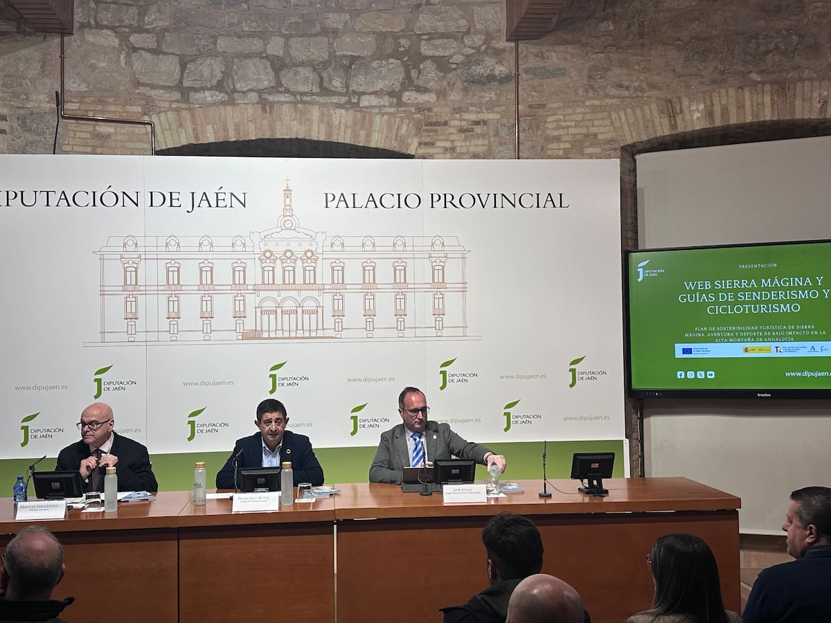 La Diputación de Jaén impulsa la promoción de Sierra Mágina con una nueva web y guías de turismo activo