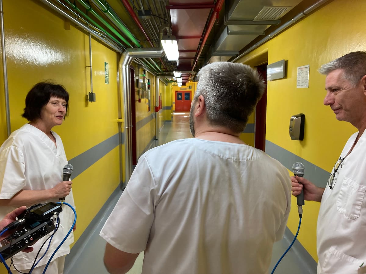 "Esto es como una ciudad dentro de un nivel de contención biológico": Hora 25 entra en el laboratorio de mayor bioseguridad de España