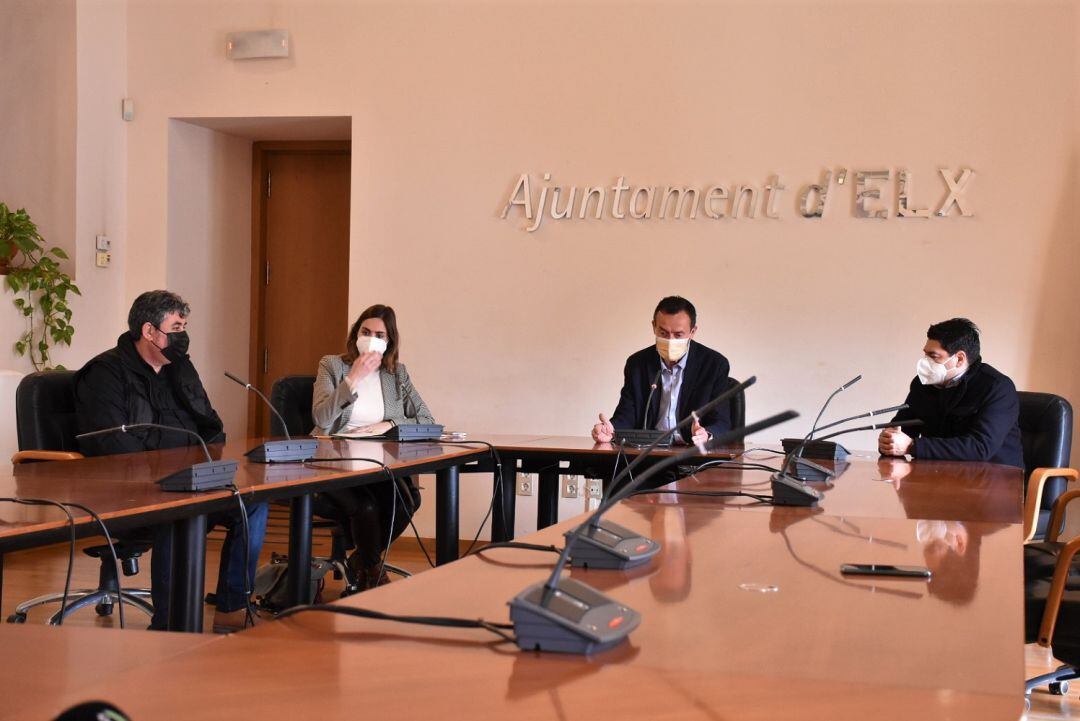 Reunión de las autoridades municipales y el sector del taxi