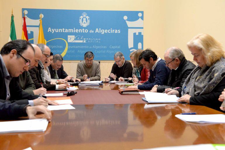 La situación actual del servicio de autobuses ha sido abordado por los portavoces de los grupos políticos en la Comisión Municipal de Hacienda y Personal.