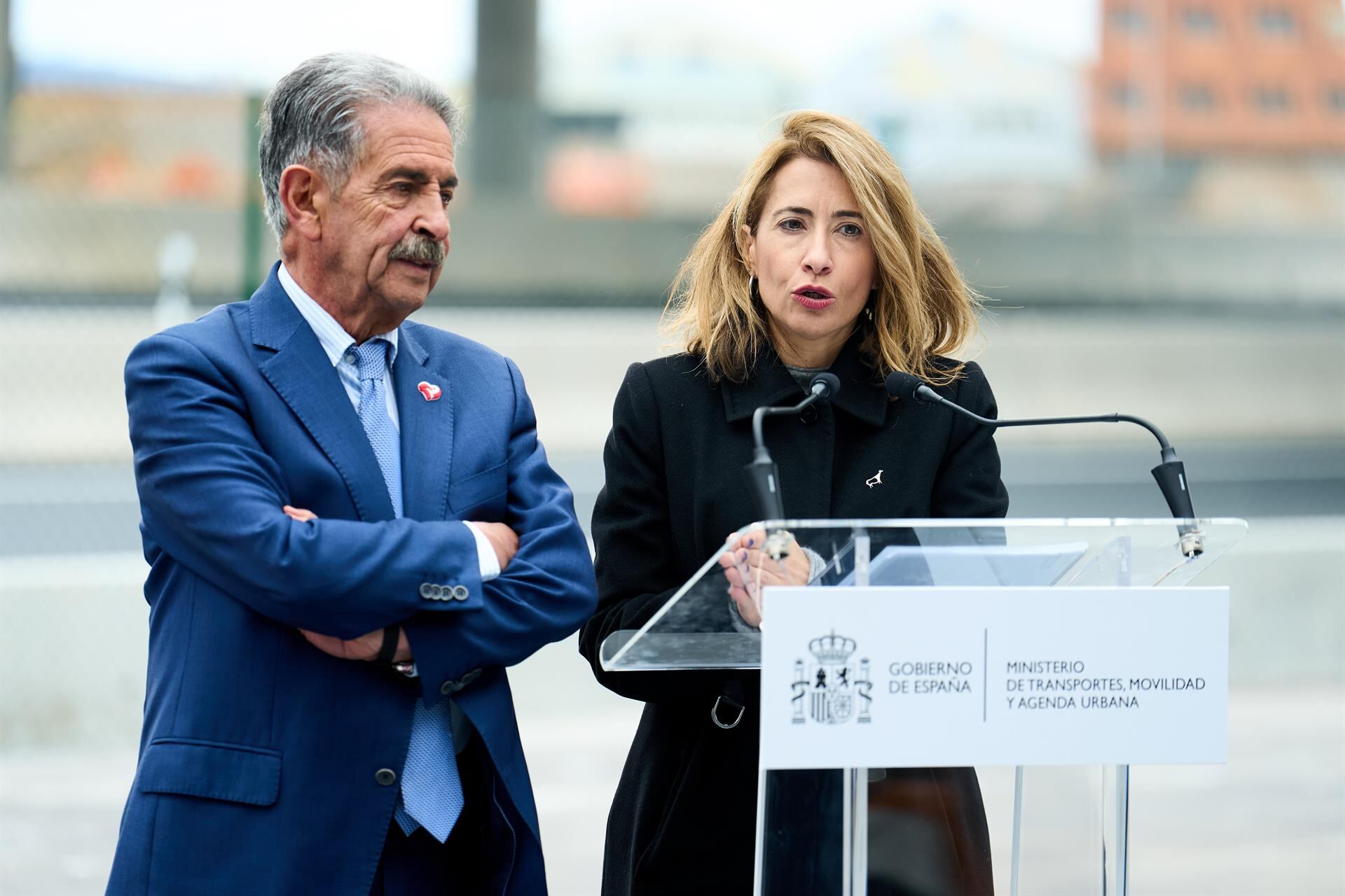 El presidente de Cantabria, Miguel Ángel Revilla junto a la ministra de Transportes,  Raquel Sánchez.