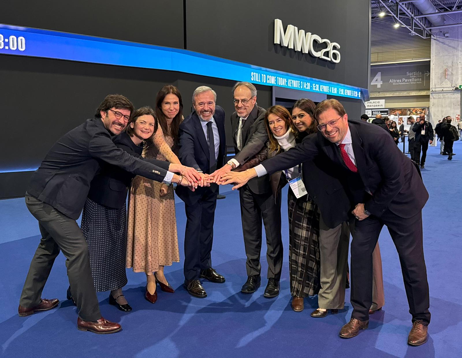 Responsables del Gobierno de Aragón y de Amazon Web Services, tras el anuncio