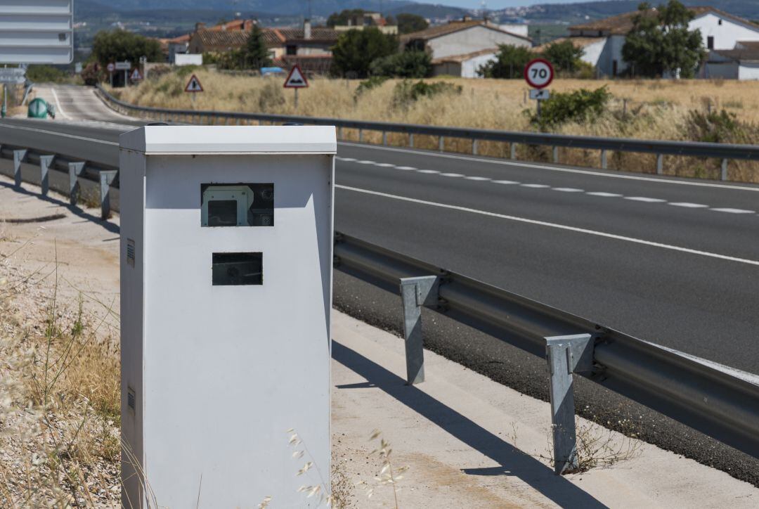 Un radar en una autopista española.