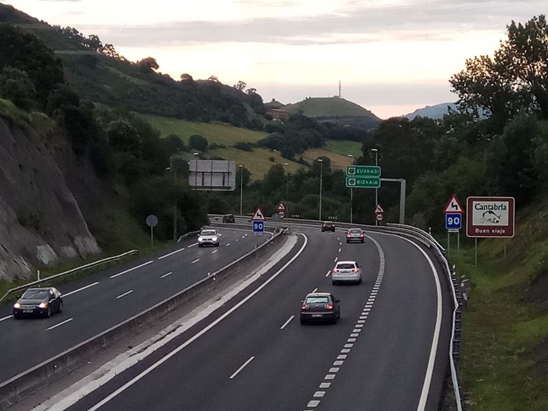 Tráfico fluido en la A8 