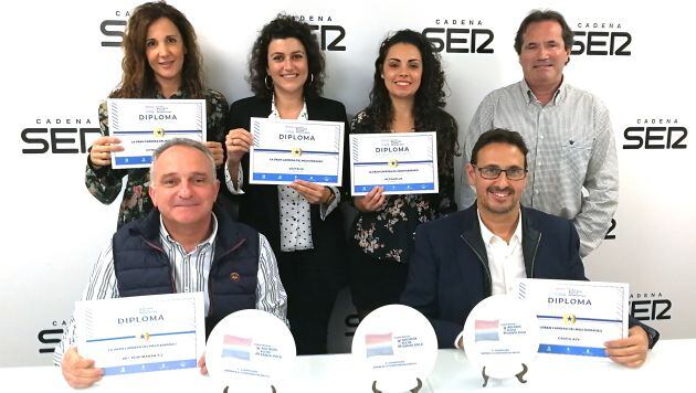 De pie: Mayte Castillo, de Vithas Hospitales; Arantza Valera, de Vectalia; María Gómez, de Necomplus, y José Manuel Albentosa. Sentados: Javier Astillero, de Eurobanan; y Andrés Sánchez, del Grupo ASV