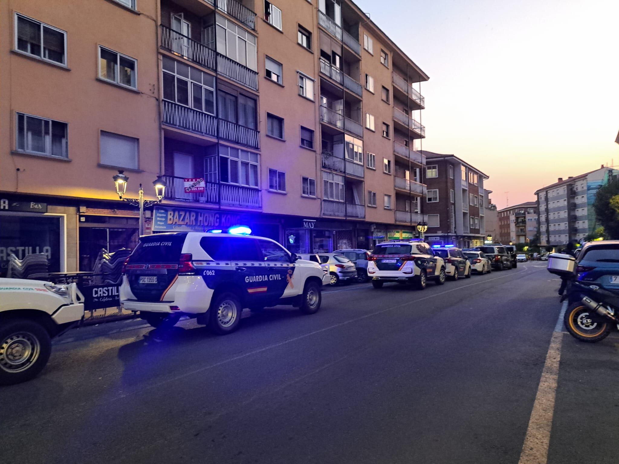 Dispositivo policial en los alrededores del Centro de Salud Ávila-Estación./Ser Ávila