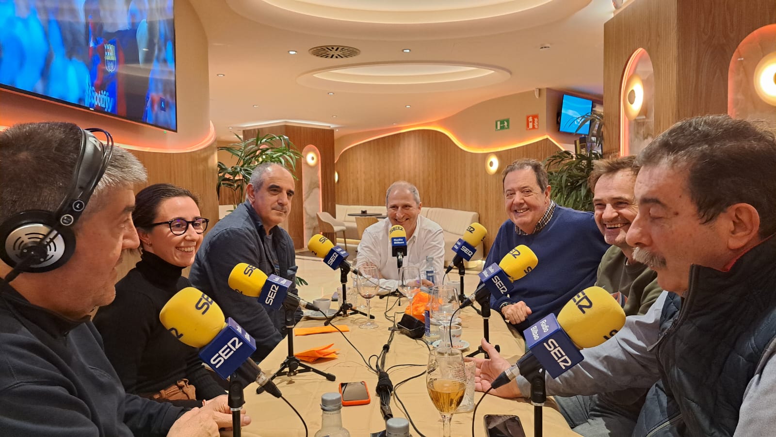 Los miembros del Sanedrín Rojiblanco, durante la tertulia de este lunes en Casino Bilbao