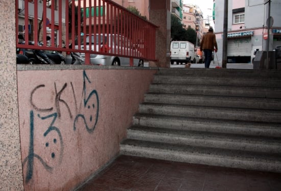 Una pintada de la Mara 13, en un carrer del barri de Can Serra, a l'Hospitalet de Llobregat