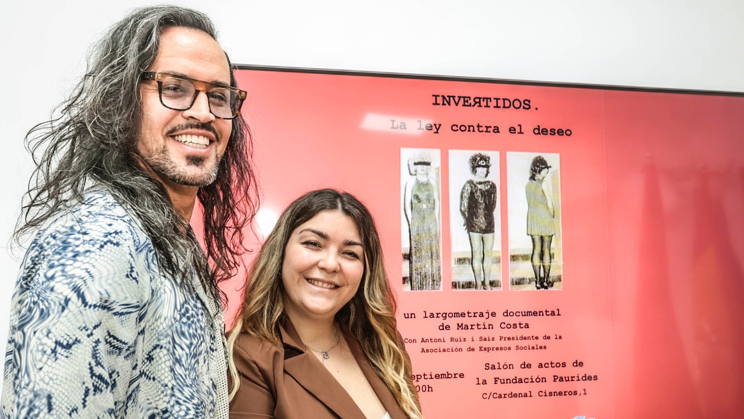 La obra recoge testimonios de personas que sufrieron persecución, humillación y castigos durante el franquismo