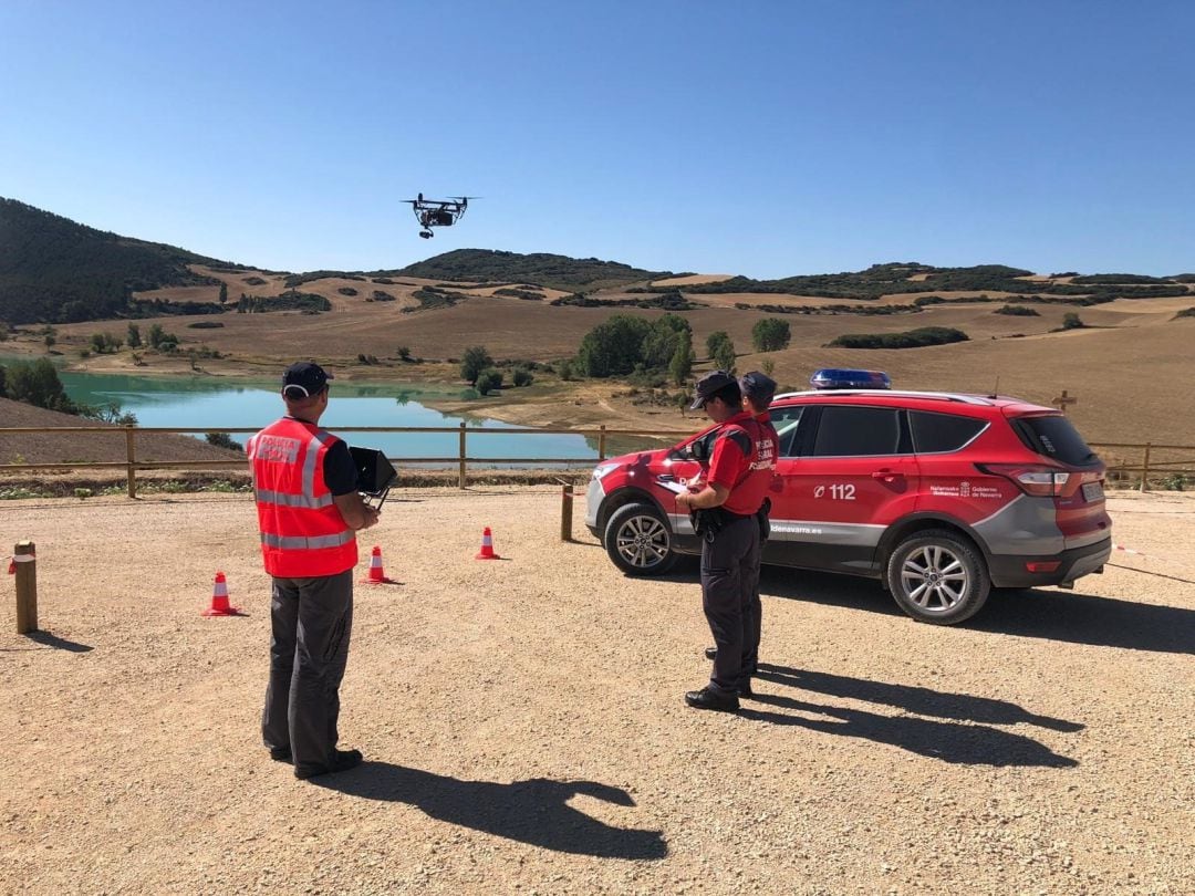 Los drones de la Policía Foral vigilan el embalse de Alloz durante el fin de semana