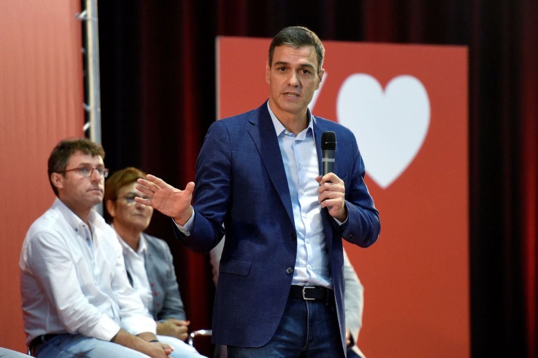 El secretario general del PSOE y presidente del Gobierno en funciones, Pedro Sánchez, en una comida mitin celebrada en Huesca ante los principales responsables del partido.