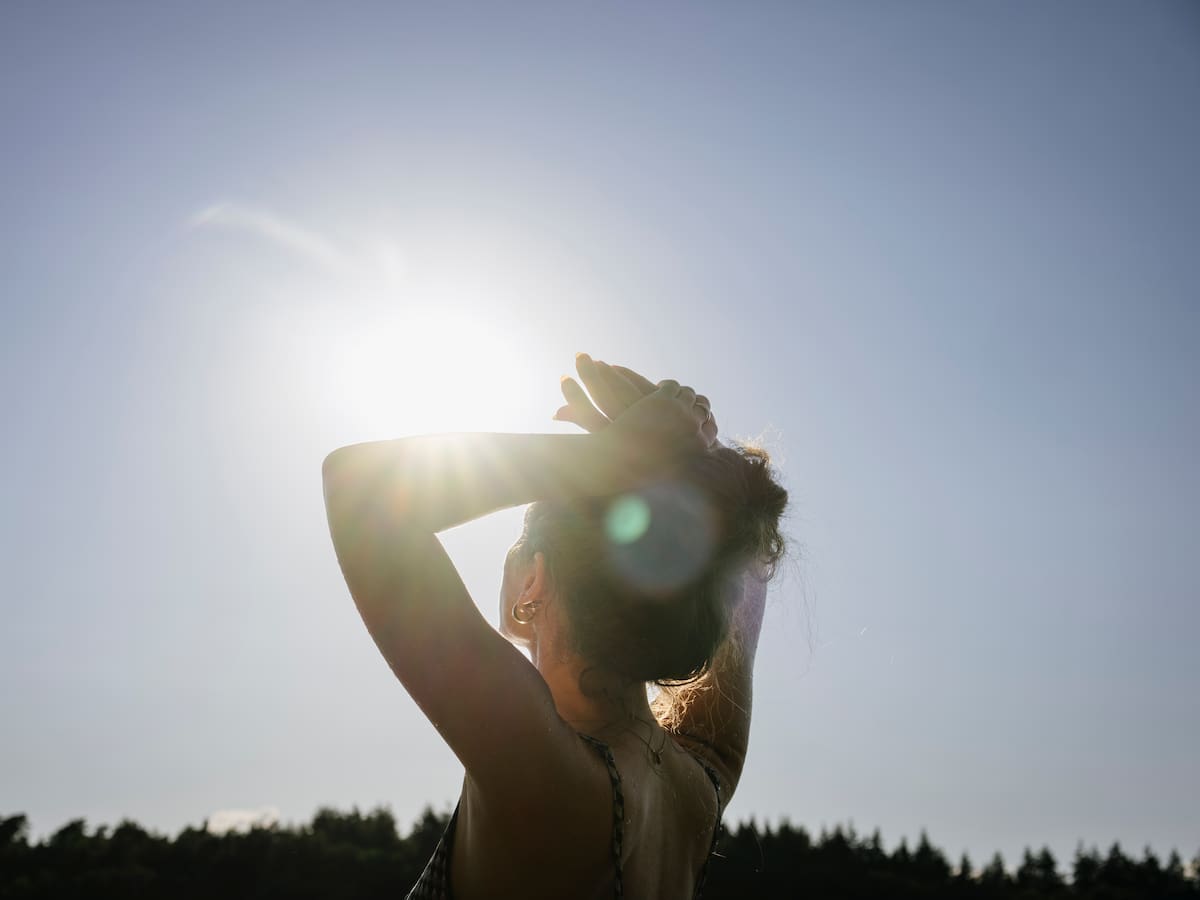 Una meteoróloga desmonta uno de los mayores mitos sobre el Sol y explica por qué no es amarillo
