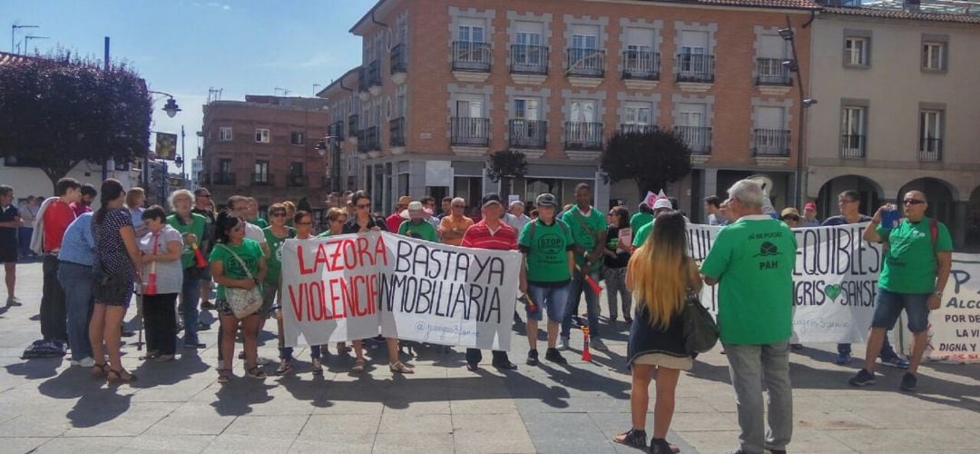 Manifestación de las familias de Juan Gris en Sanse