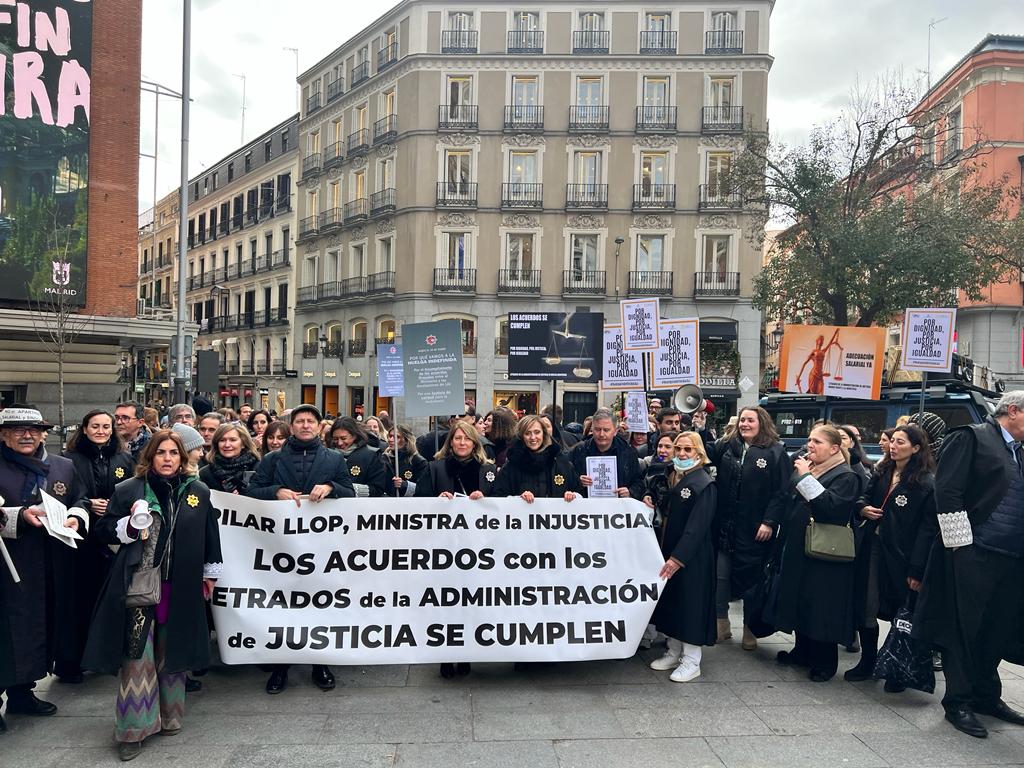 Concentración de letrados de la Administración de Justicia frente al Ministerio de Justicia