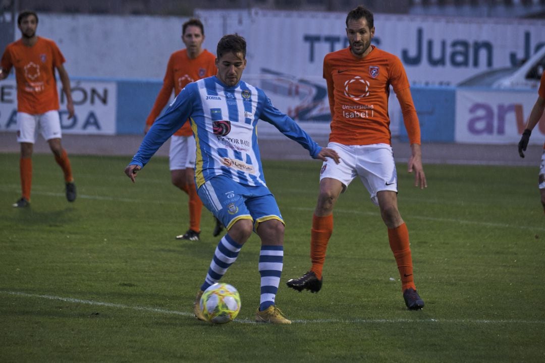 El delantero talaverano, Fran Adeva, es el pichichi blanquiazul con 13 goles.