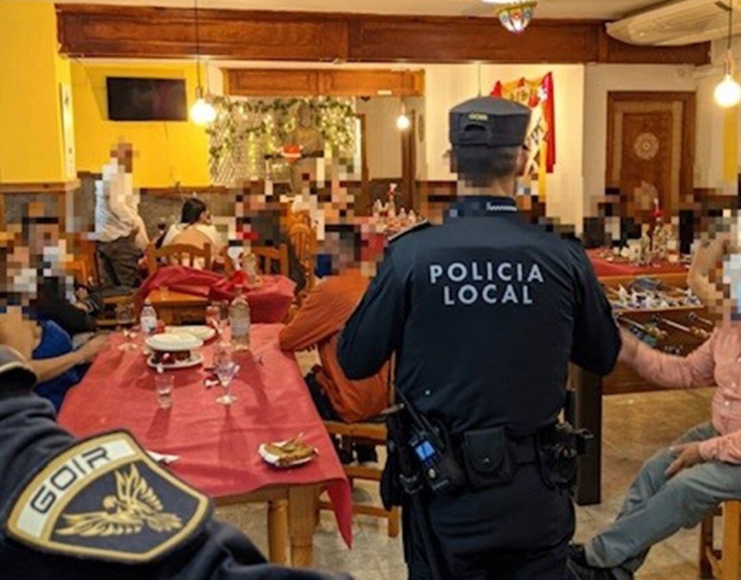 Desalojan en Alicante una boda dentro de un bar con más de 20 personas