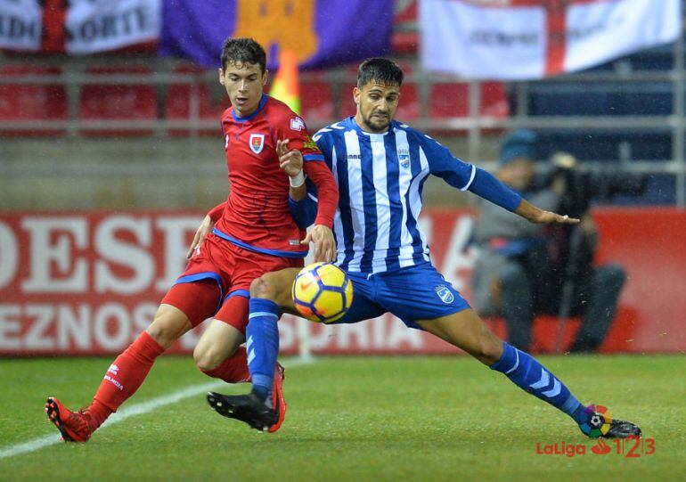 El numantino Nacho, durante el partido ante el Lorca en Los Pajaritos.