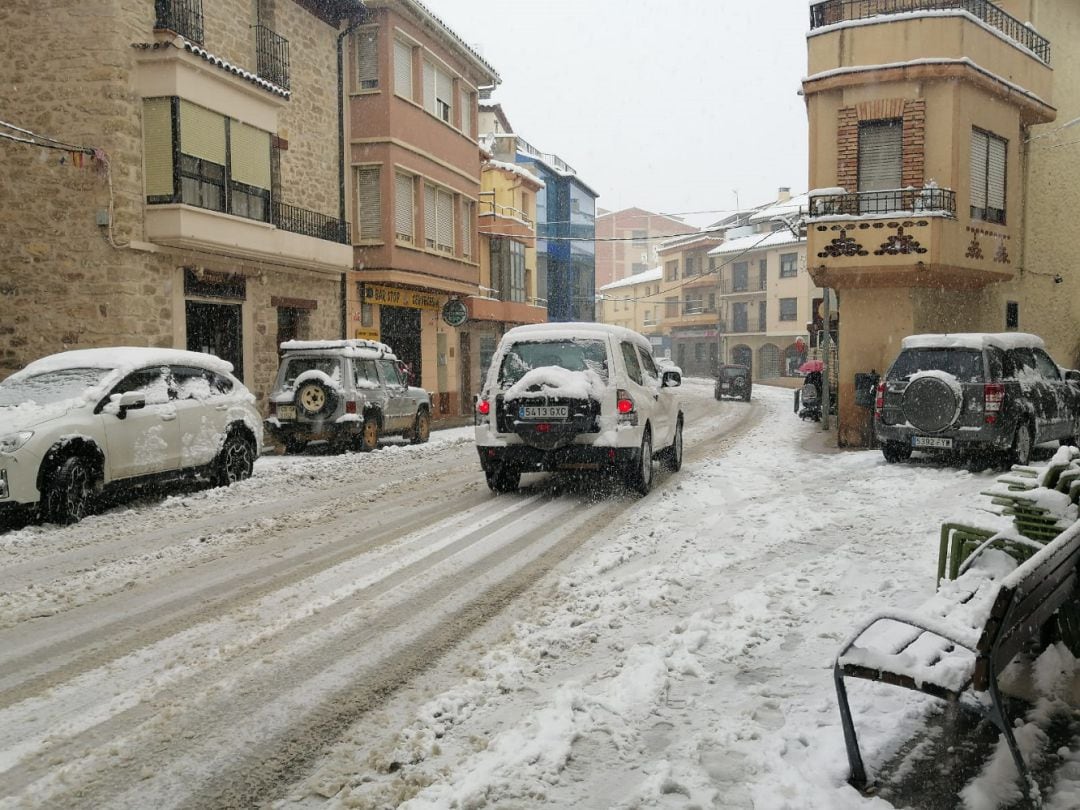 Valderrobres cubierto por la nieve esta mañana