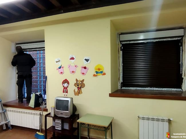 Cambio ventanas en instalaciones municipales de Yunquera de Henares