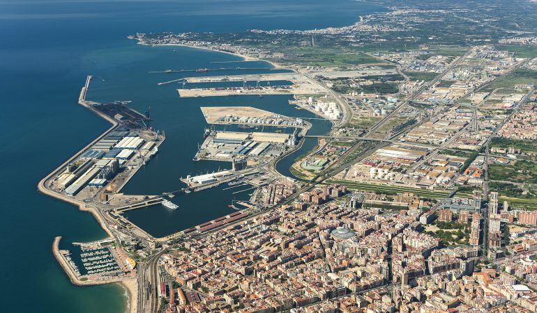 Vista des de l'aire del Port de Tarragona.
