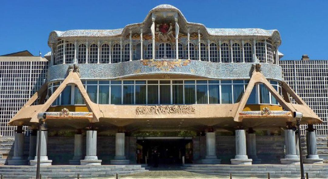 Fachada principal de la Asamblea Regional, en Cartagena